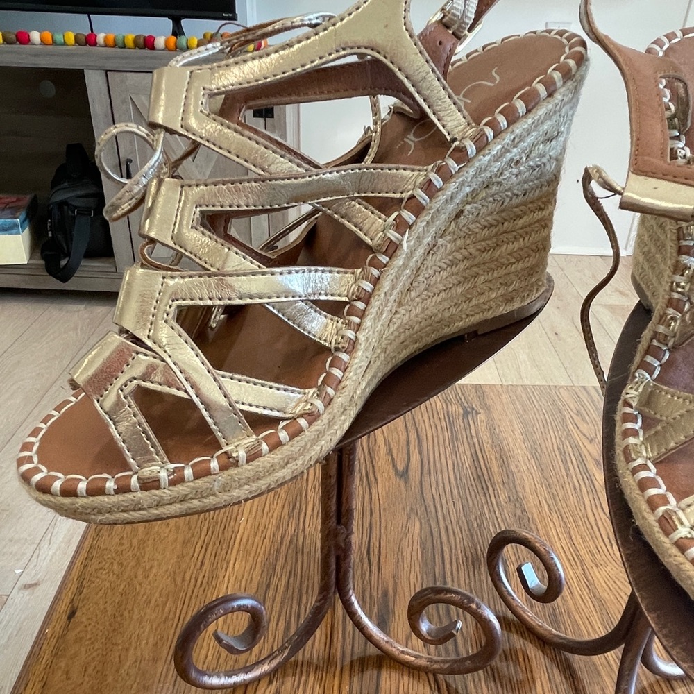 Sugar Platform Wedges Hunnies Gold Strappy Gladiator Sandals Size 7.5 Party Shoe - Picture 3 of 9